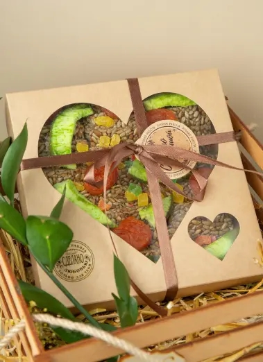 Этап производства сыродавленного масла — розлив в бутылки